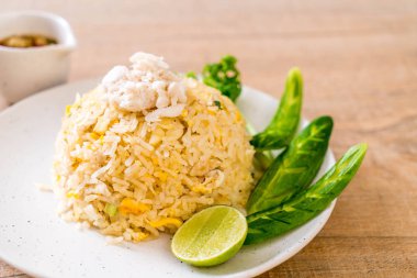 Yengeç kızarmış pilav