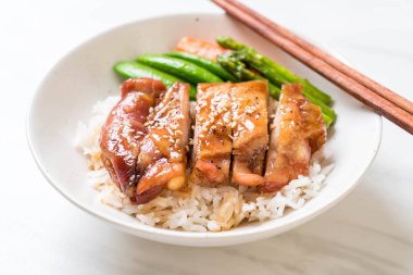 Teriyaki tavuk pilav kasesi