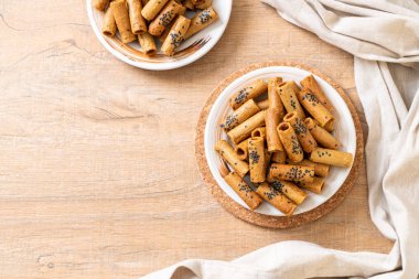 Taylandlı çıtır Hindistan cevizi rulo