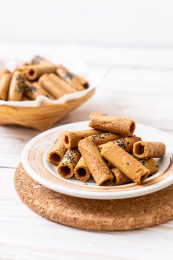 Taylandlı çıtır Hindistan cevizi rulo