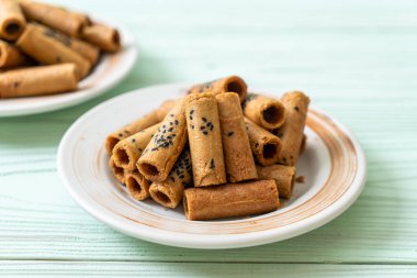 Taylandlı çıtır Hindistan cevizi rulo