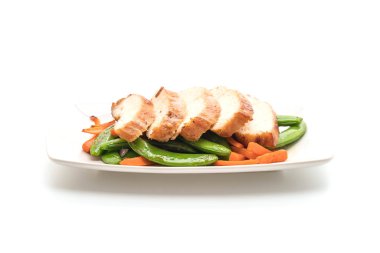 Yeşil bezelye ve havuç ile ızgara tavuk