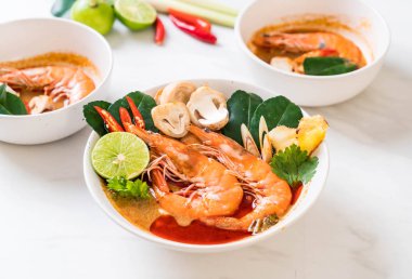 Tom Yum Goong baharatlı ekşi çorbası