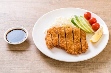 Japon derin kızarmış domuz pirzola (tonkatsu kümesi)
