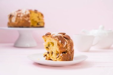 badem ile kuru üzüm Ekmek pasta