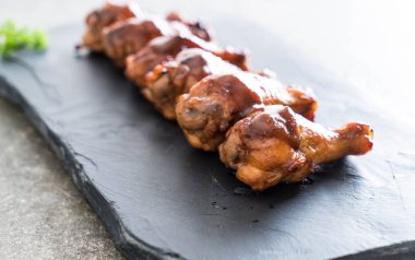 Barbekü tavuk kanadı