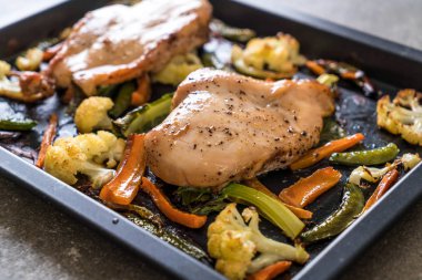 Sebzeli tavuk kızartma