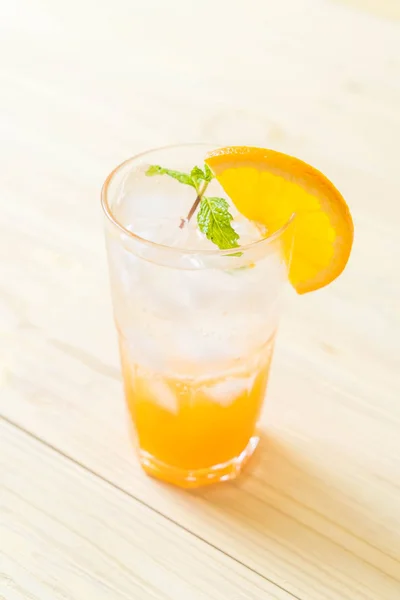 Suco de laranja com refrigerante — Fotografia de Stock