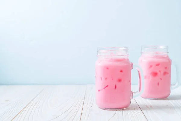 Rosa jordgubbs milkshake — Stockfoto