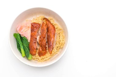 Kızarmış ördek erişte