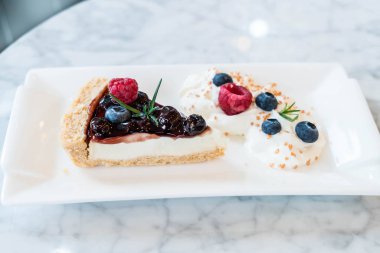 yaban mersini peynirli kek