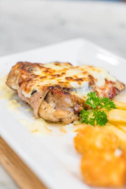 tavuk ve domuz eti biftek