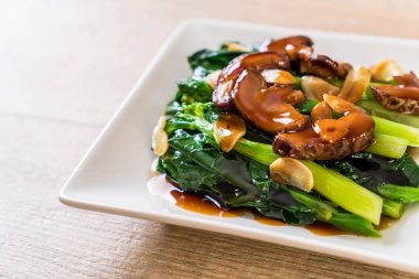 İstiridye soslu kızarmış Hong Kong Kale heyecan