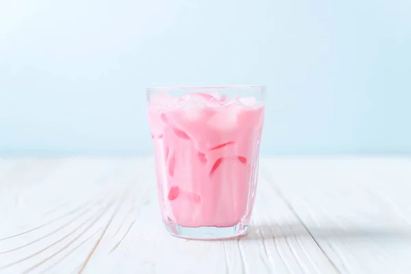 Batido de morango rosa — Fotografia de Stock