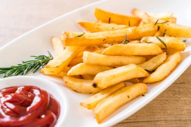 Soslu patates kızartması.