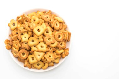 Beyaz arka plan üzerinde bisküvi kraker