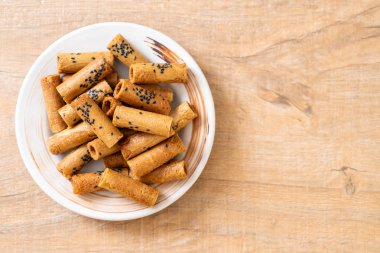 Taylandlı çıtır Hindistan cevizi rulo