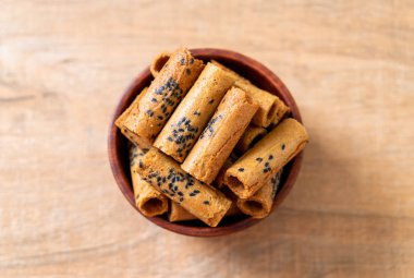 Taylandlı çıtır Hindistan cevizi rulo