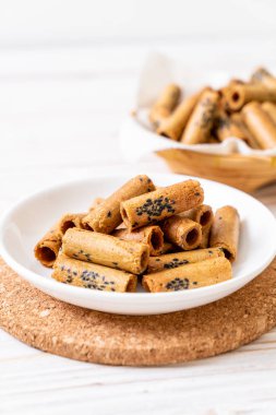 Taylandlı çıtır Hindistan cevizi rulo