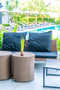 boş açık veranda masa ve sandalye