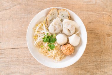 erişte çorbası balık top ile