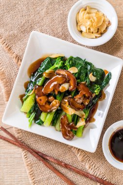 İstiridye soslu kızarmış Hong Kong Kale heyecan