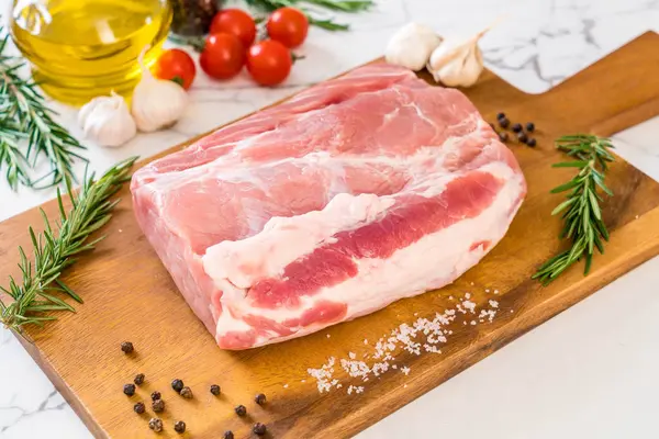 Čerstvé vepřové maso syrové filé — Stock fotografie