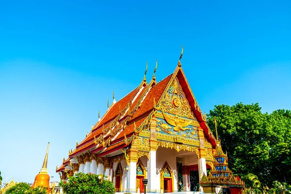 美丽的建筑在 Mongkol nimit 寺在普吉岛, Thaila — 图库照片