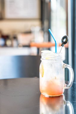 Ahududu ve limon soda cam