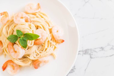 Spagetti krem peynir beyaz soslu karides