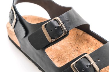 Erkek deri sandalet beyaz arka plan üzerinde