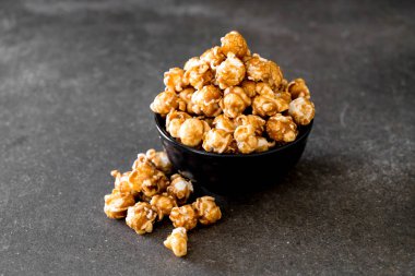 Patlamış Mısır ile karamel