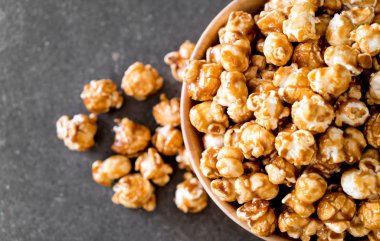 Patlamış Mısır ile karamel