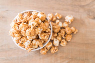 Patlamış Mısır ile karamel