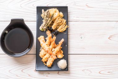 sebzeli karides tempura (hırpalanmış kızarmış karides)