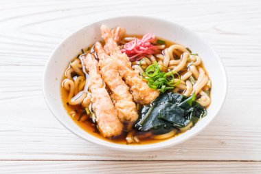 Udon ramen noodle ile karides tempura 