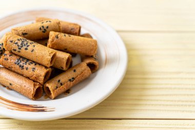 Taylandlı çıtır Hindistan cevizi rulo