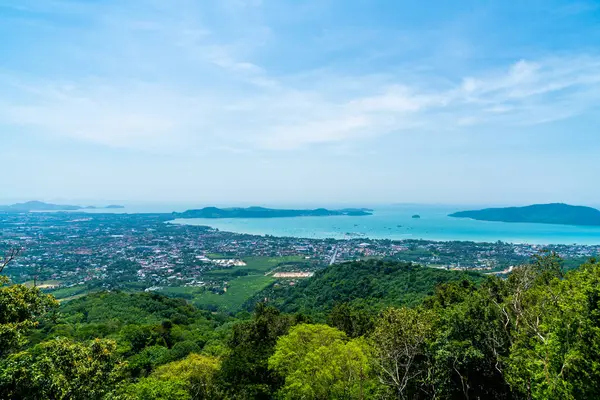 Panoramę miasta Phuket z plaży — Zdjęcie stockowe