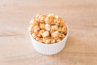 Patlamış Mısır ile karamel