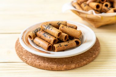 Taylandlı çıtır Hindistan cevizi rulo