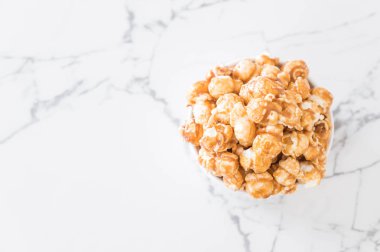 Patlamış Mısır ile karamel