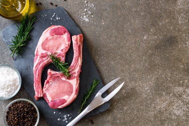 domuz pirzolası ham