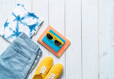 Gezgin, yaz tatili erkekler rahat kıyafetler