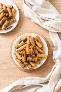 Taylandlı çıtır Hindistan cevizi rulo