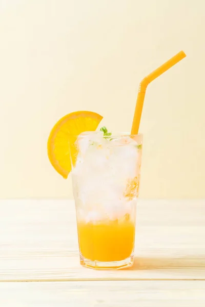 Suco de laranja com refrigerante — Fotografia de Stock