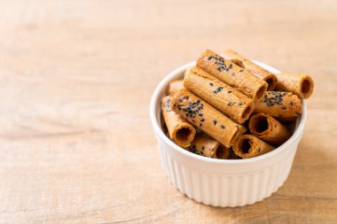 Taylandlı çıtır Hindistan cevizi rulo