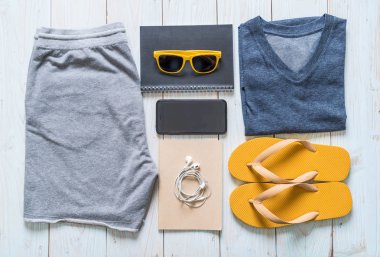 Gezgin, yaz tatili erkekler rahat kıyafetler