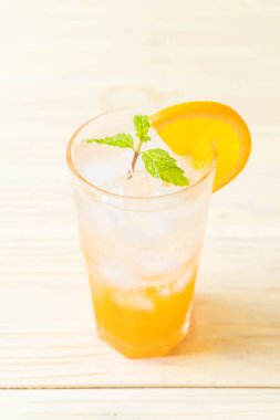 soda ile portakal suyu