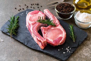 domuz pirzolası ham