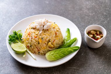 Yengeç kızarmış pilav